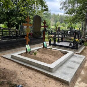 Они просто "развели" заказчика, что фундаменты льют исключительно они