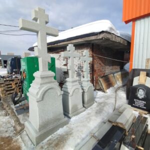 Все три надгробных креста были проданы и установлены летом 2025 года