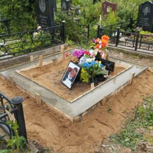Заливаем фундамент на кладбище Рожки