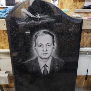 Гравировка портрета и самолета готова!