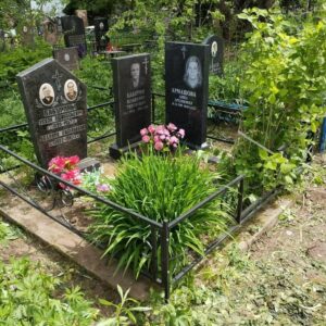 Дополнение старой могилы новым памятником, Новосходненское кладбище