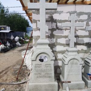 Всё смотрится гармонично и подходит к нашей Голгофе