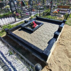 Собираем гранитный цоколь и подставку с цветником