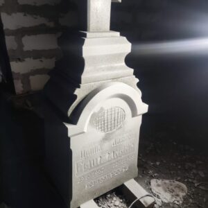 Резчик приступил только к вечеру