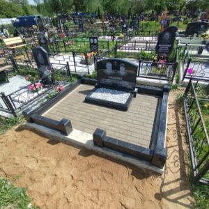 Производим ее монтаж на полиуретановый герметик через штырь