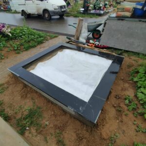 Перед укладкой обязательно стелим слой геотекстиля