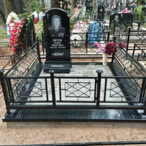Мемориальный комплекс ветерану на Рузинском кладбище