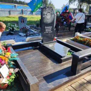 Мемориальный комплекс с памятником "Бриллиант" Новое Спасское кладбище