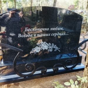 Заказчики всё переживали, как будет смотреться гравировка сквозь ограду