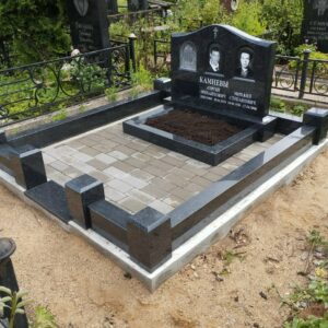 Классический мемориальный комплекс на троих