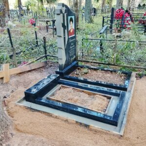 В жаркую погоду можно и меньше, но уже осень, холодно