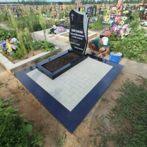 Мемориальный комплекс в европейском стиле на Домодедовском кладбище