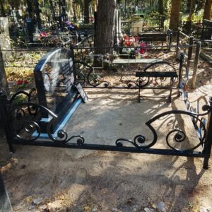Ограда "Карета" имеет вход со всех сторон