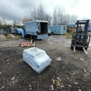 Газель перевозчиков приехала, можно грузить!