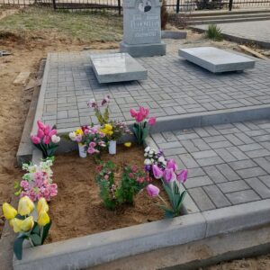 Тем временем, рабочие под нашим чутким руководством готовят площадку для установки