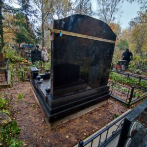 Вид памятника сзади