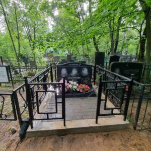 Горизонт на троих с арабской вязью