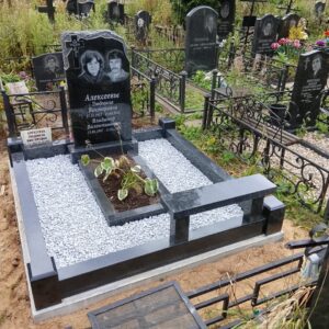 Мемориал с памятником 110х60см на двоих человек, кладбище Рожки